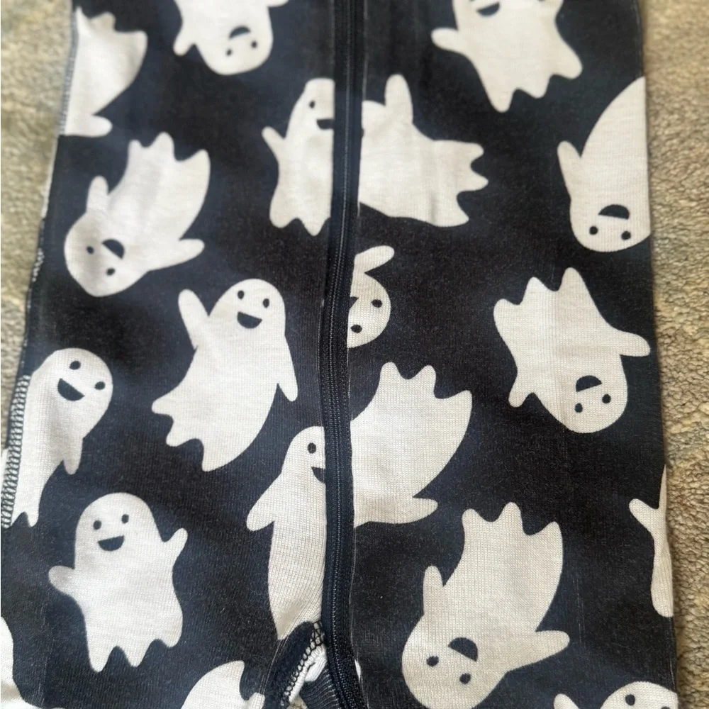 Hanna Andersson Black and White Ghost Print Footies - Picture 2 of 4